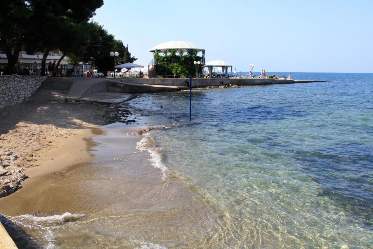 Apartments With A Parking Space Umag - 7057 Exterior foto