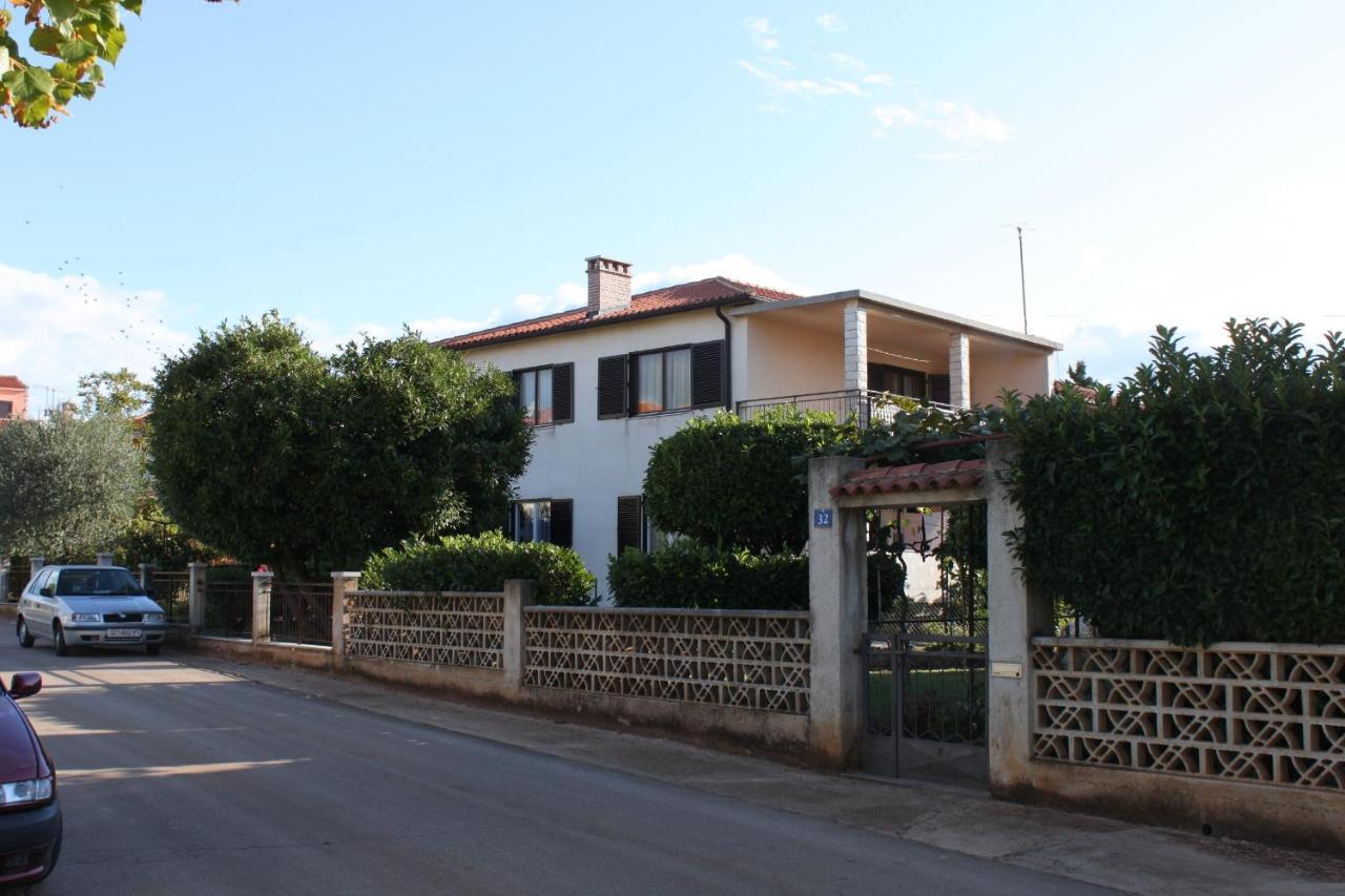 Apartments With A Parking Space Umag - 7057 Exterior foto