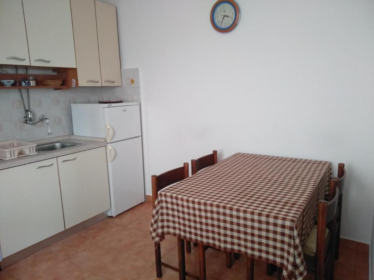 Apartments With A Parking Space Umag - 7057 Exterior foto